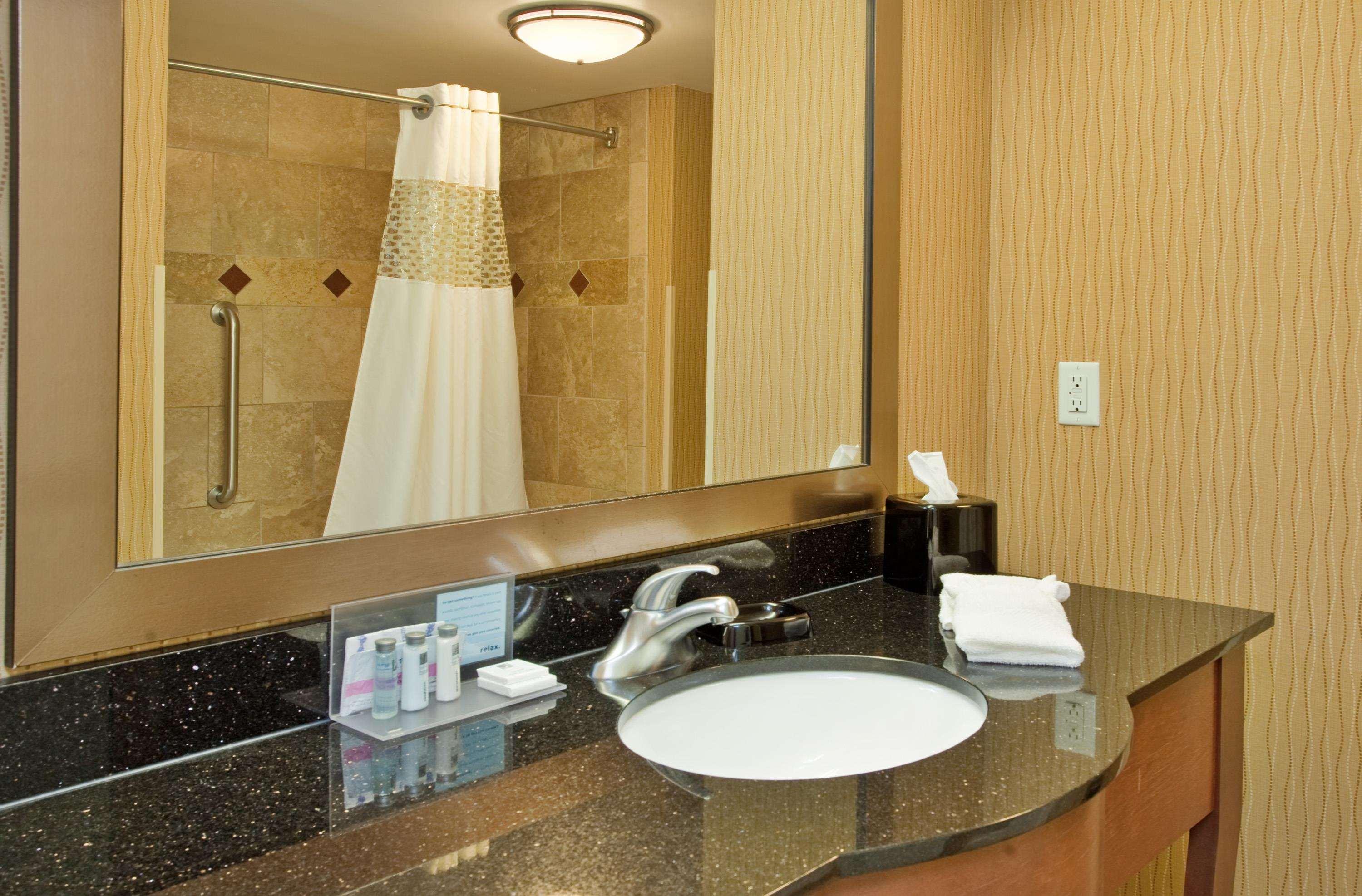 Hotel Hampton & Watertown